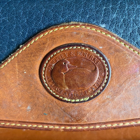 Dooney and Bourke Vintage Crossbody leather wallet - Picture 6 of 7